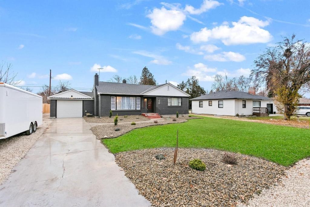 Cute Remodeled Midcentury Cottage On Boise Bench Exterior photo